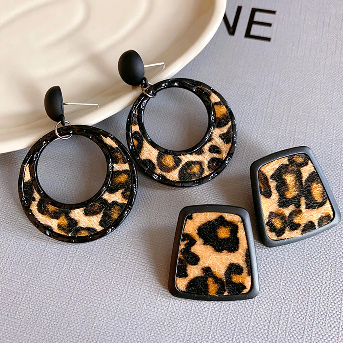Silver Needle Artificial Leather Leopard Round Earrings