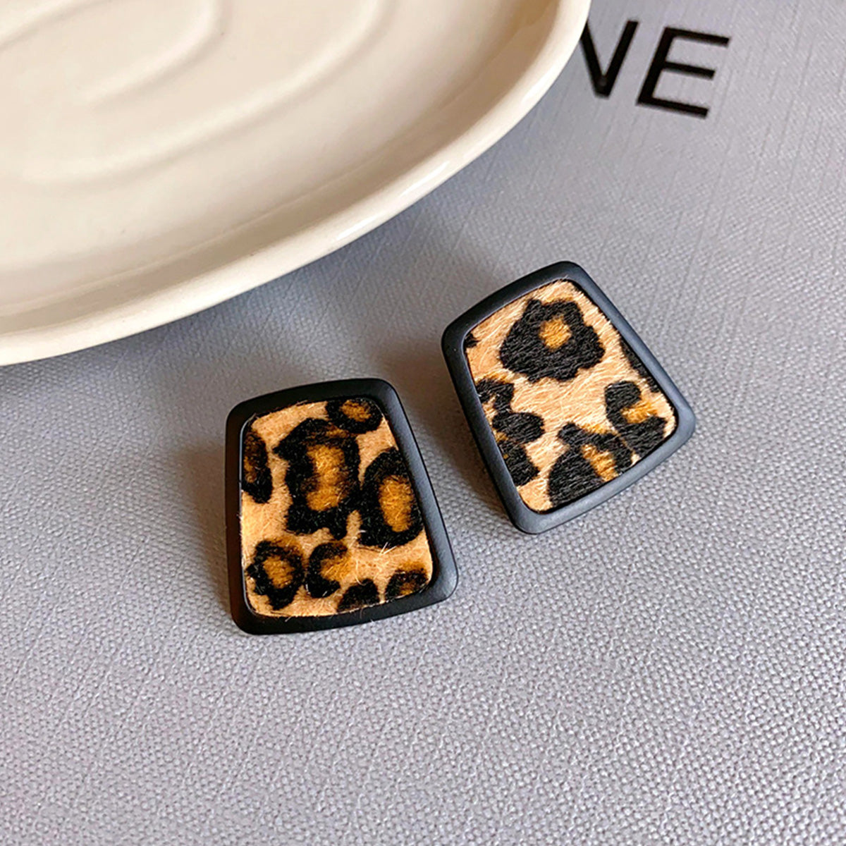 Silver Needle Artificial Leather Leopard Round Earrings