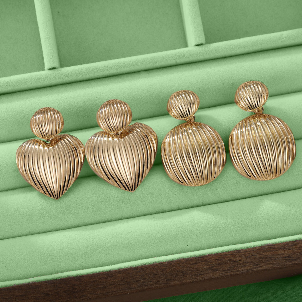 Ladies' Simple Shell Texture Heart-Shaped Earrings