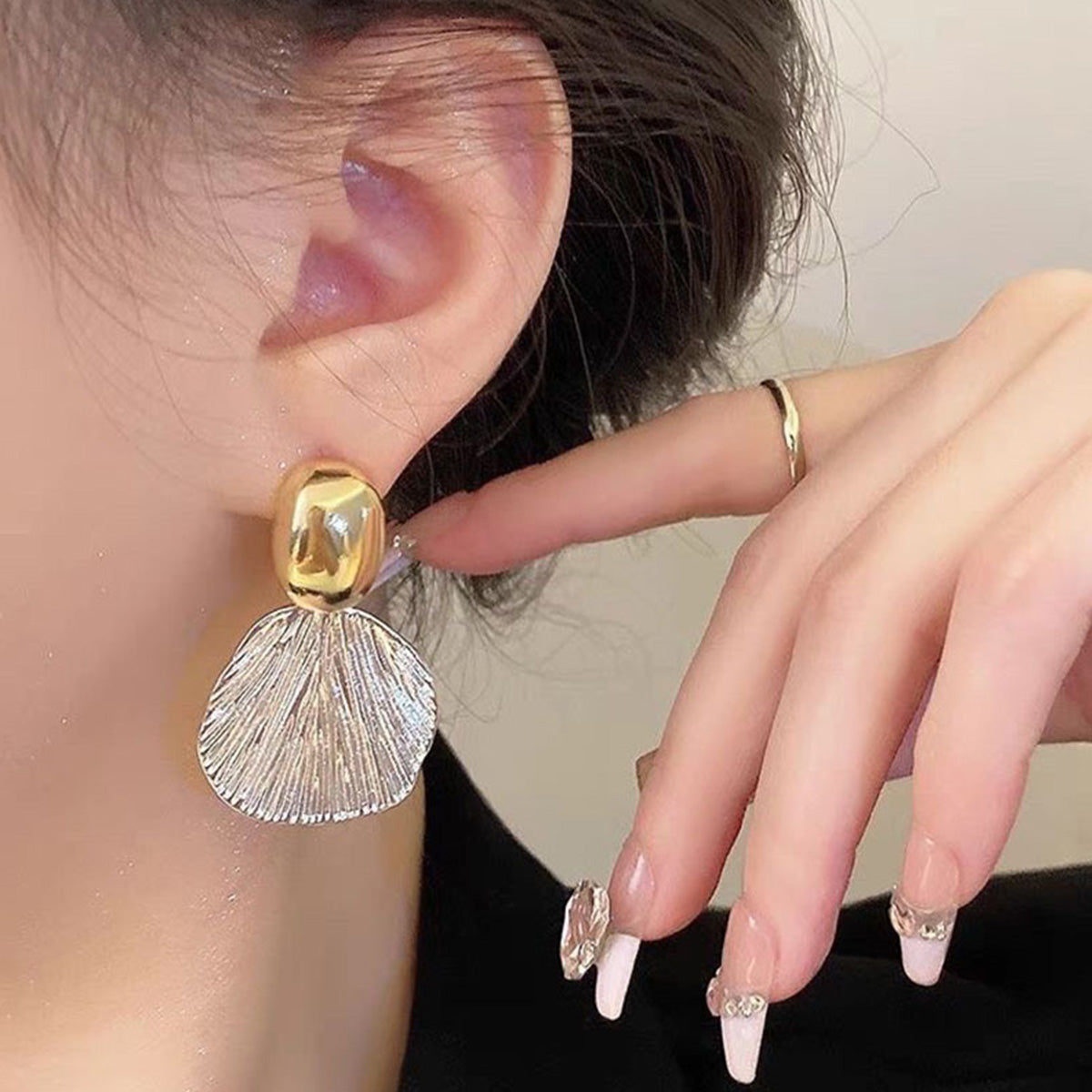 High-End Shell Design Earrings