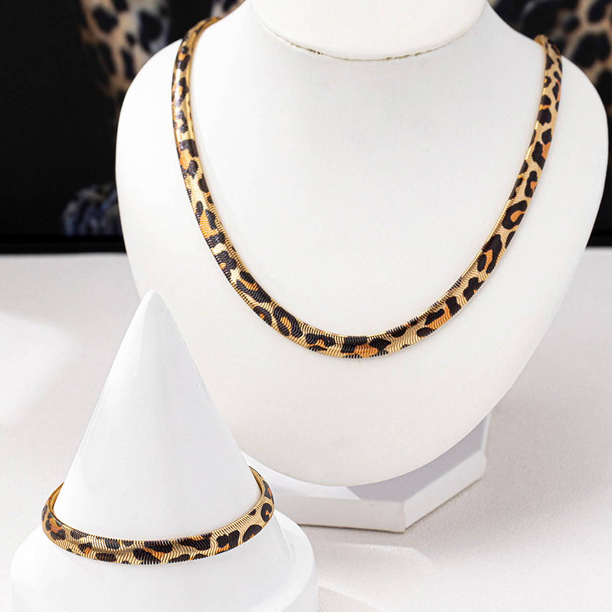 Metal Leopard Circle Women's Necklace Bracelet Jewelry Set