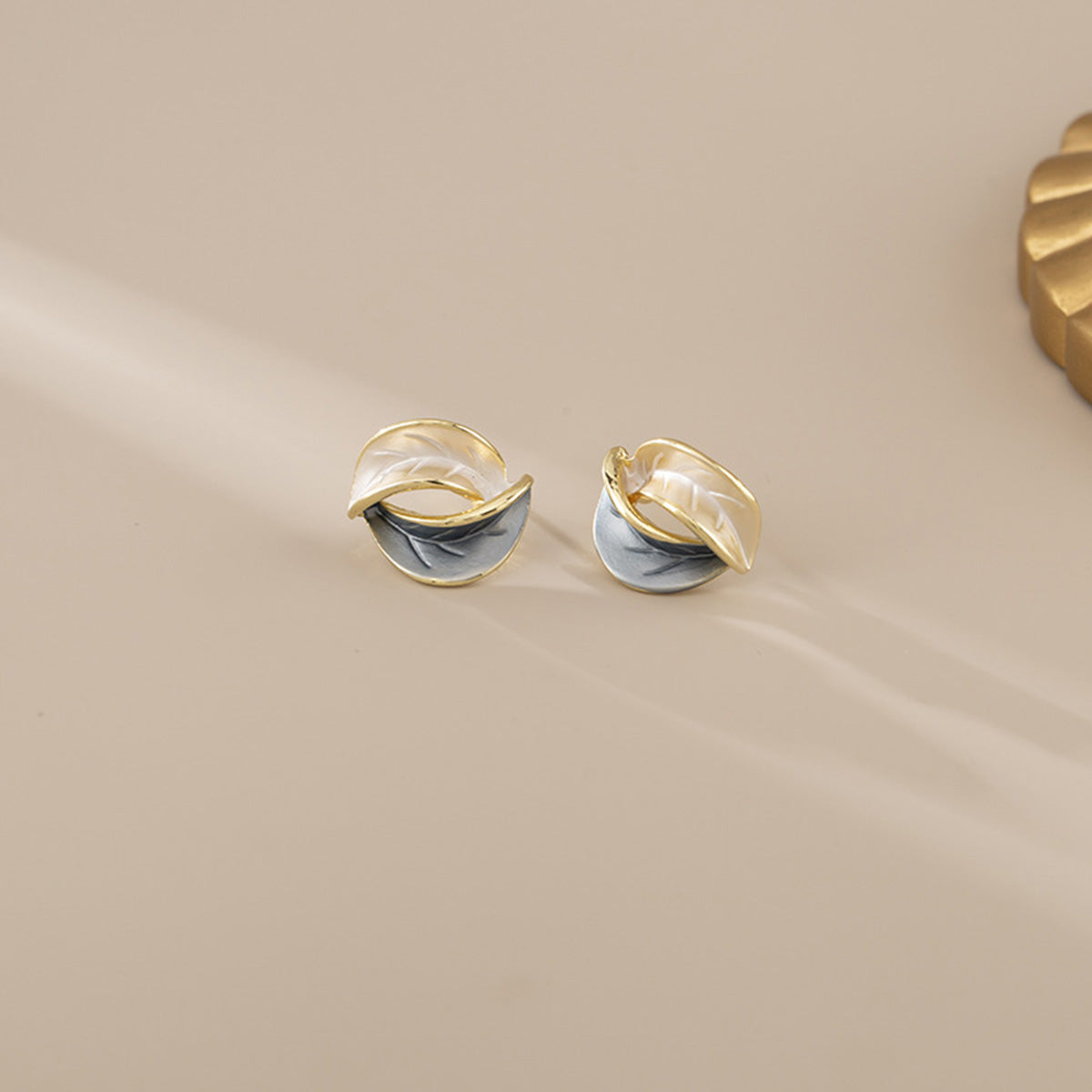 Women's Leaf Fashion Hoop Earrings