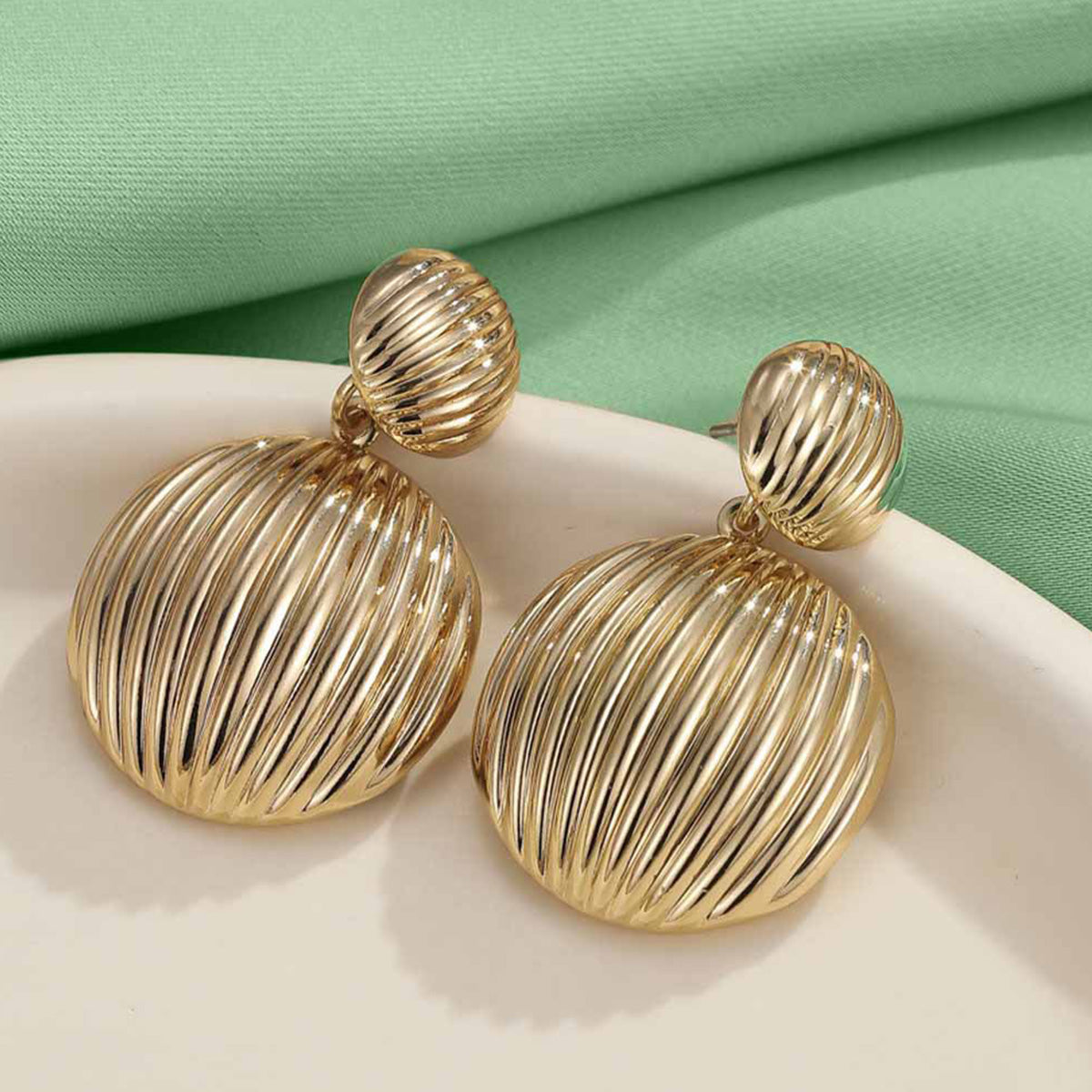 Ladies' Simple Shell Texture Heart-Shaped Earrings
