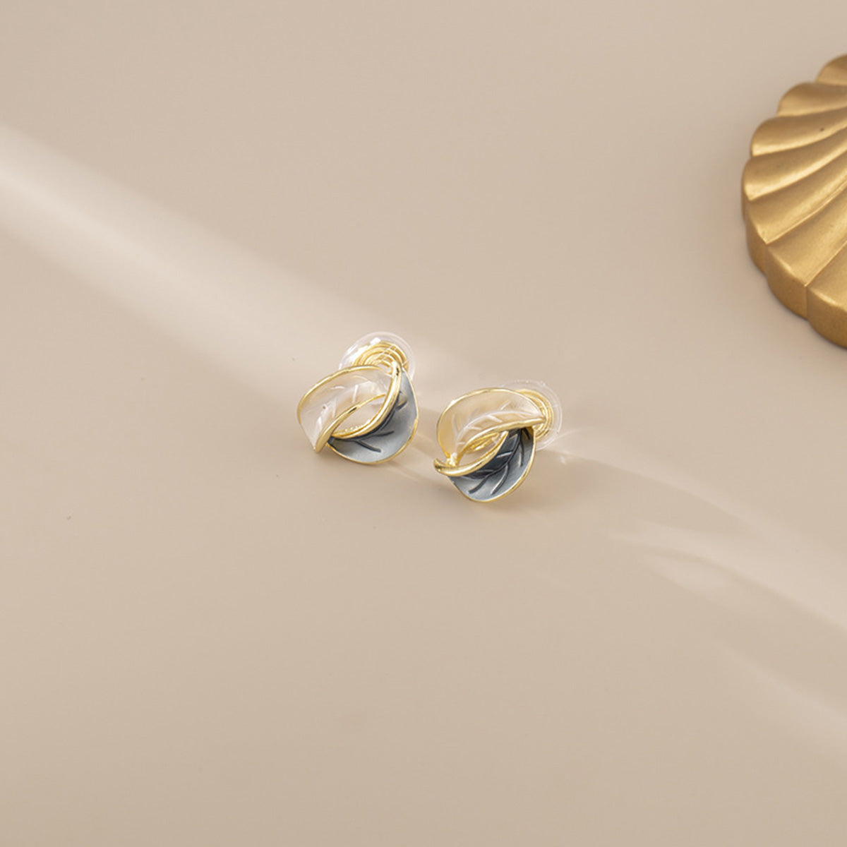 Women's Leaf Fashion Hoop Earrings