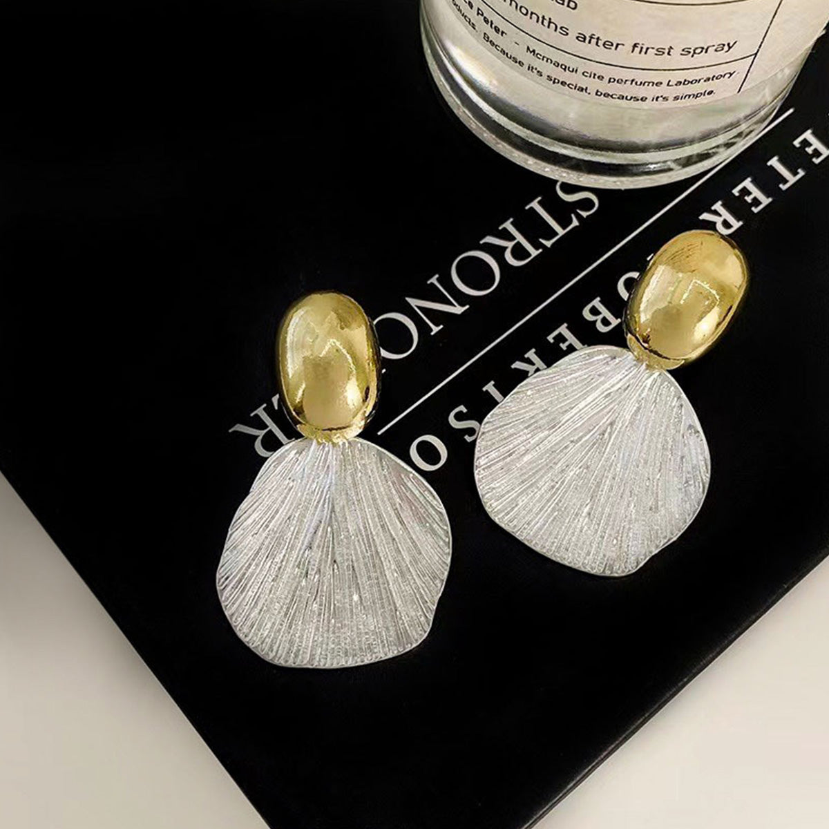 High-End Shell Design Earrings