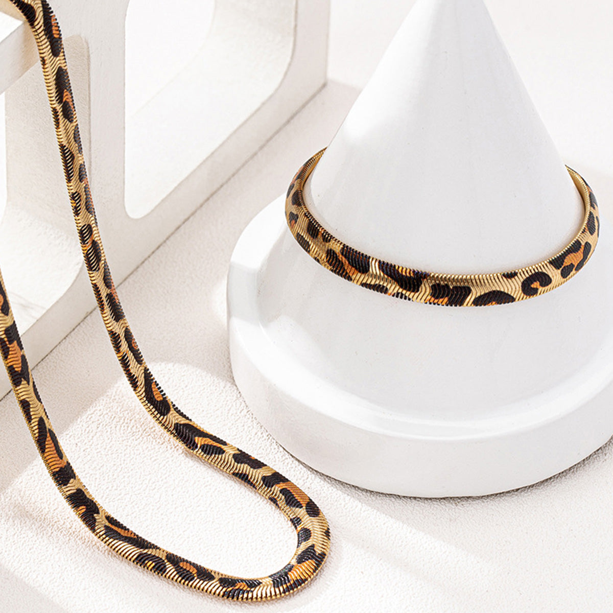 Metal Leopard Circle Women's Necklace Bracelet Jewelry Set