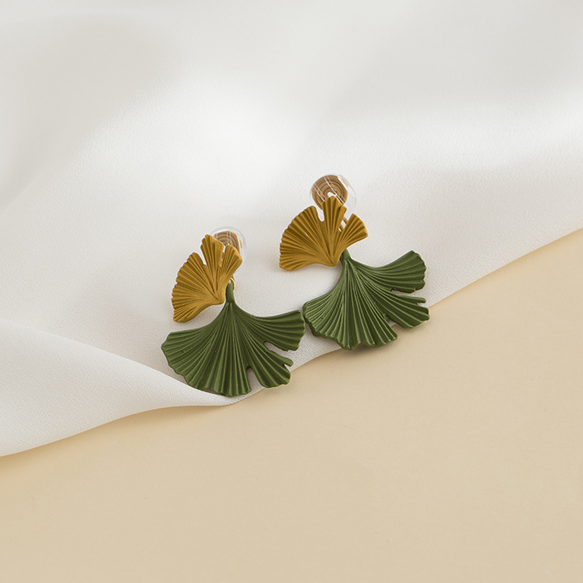 Retro Ginkgo Leaf Contrasting Earrings