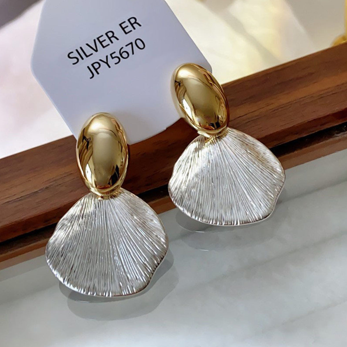 High-End Shell Design Earrings