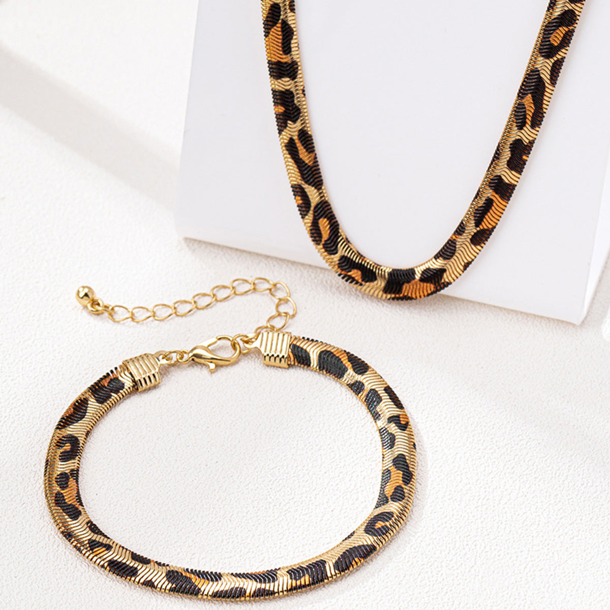 Metal Leopard Circle Women's Necklace Bracelet Jewelry Set
