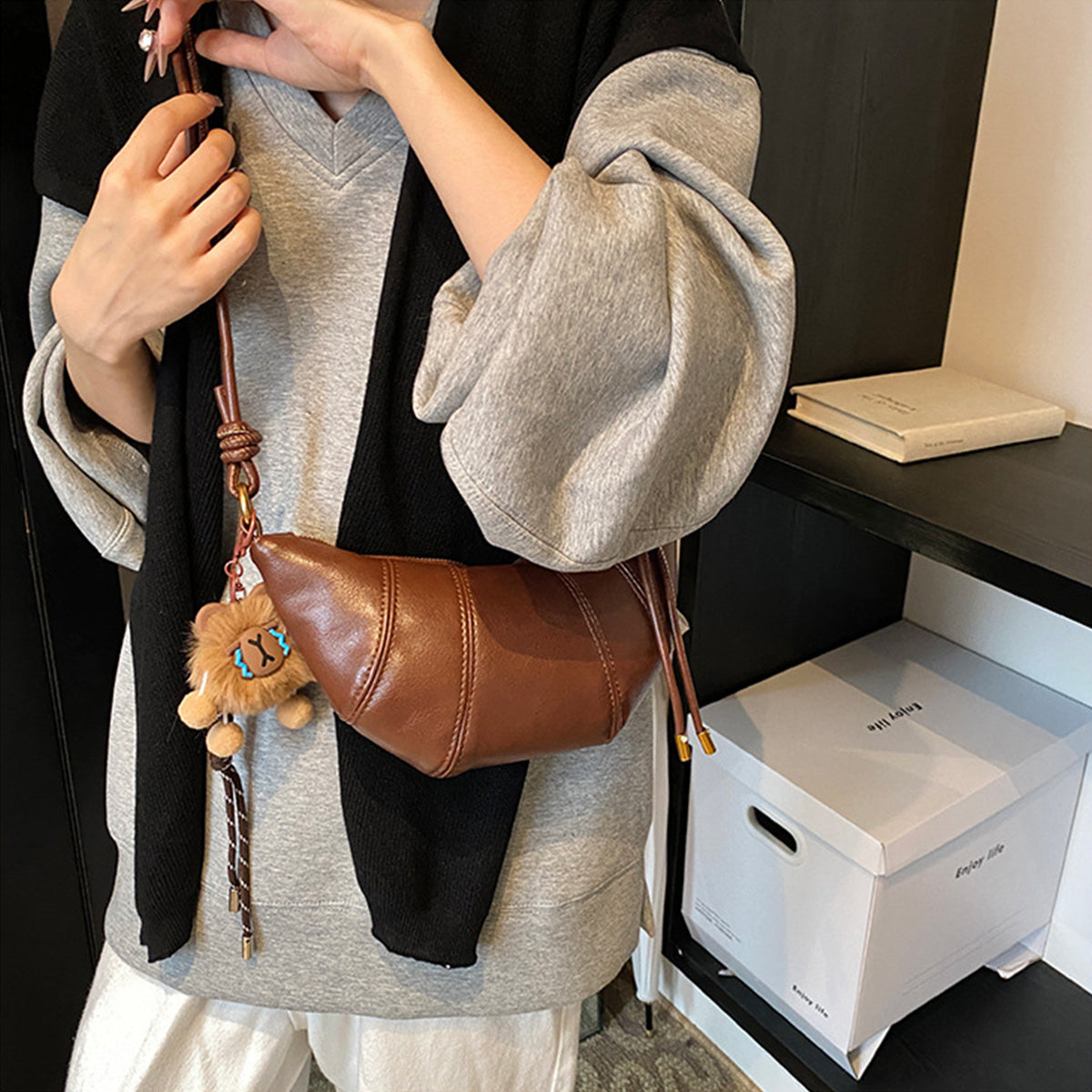 Casual Retro Bag Women 2025 Messenger Bag Commuter Croissant Bag