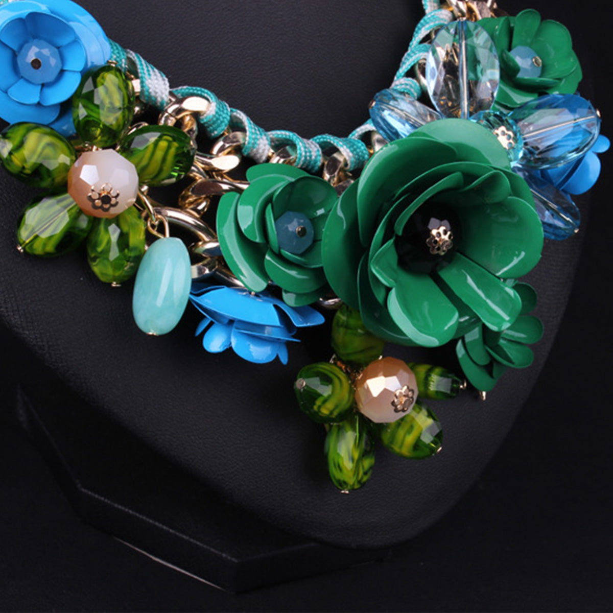 European American Purple Flower Diamond-Studded Clavicle Necklace
