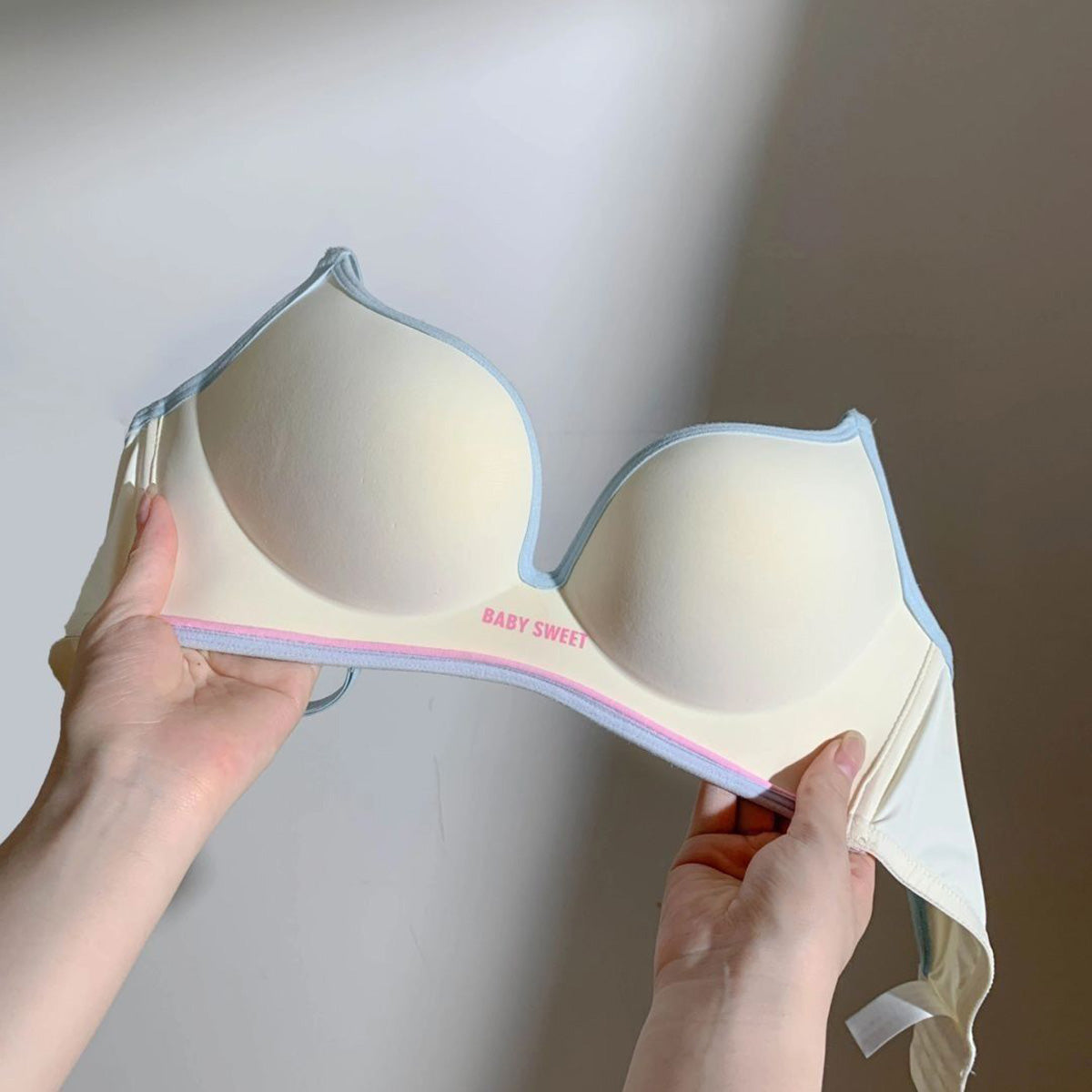 Colorful Jumping Girl Seamless Bra