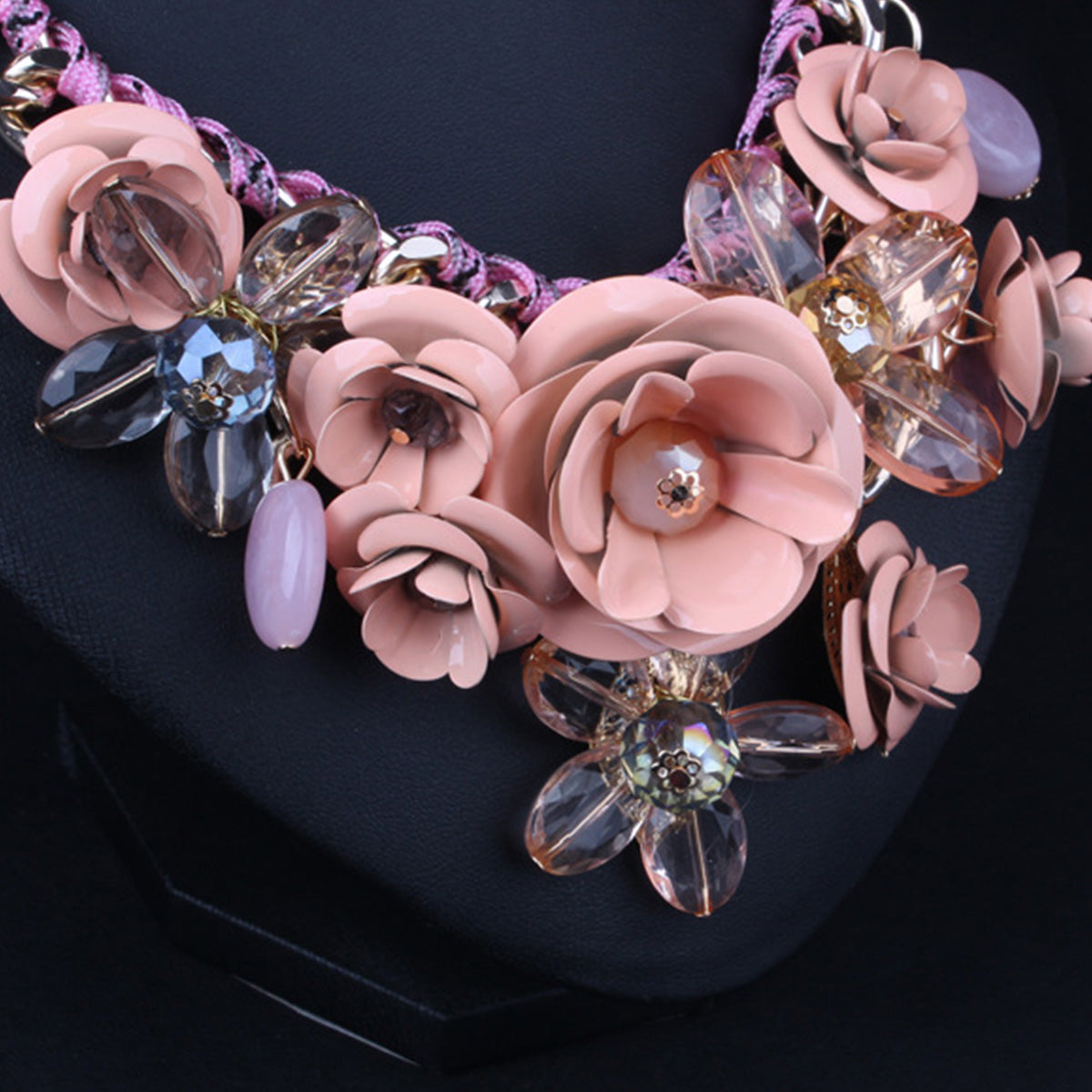 European American Purple Flower Diamond-Studded Clavicle Necklace