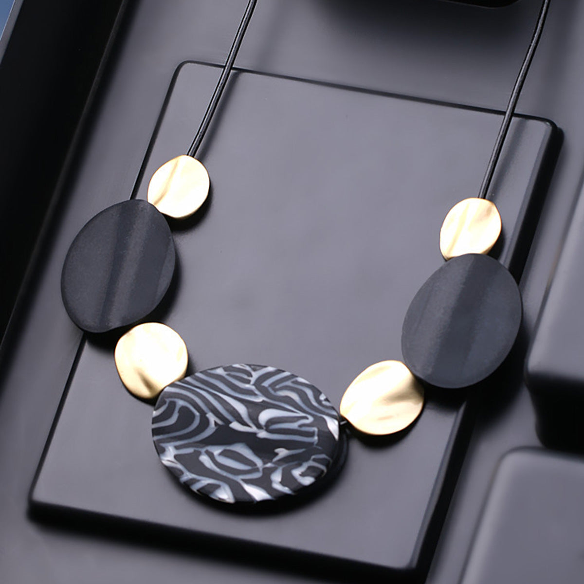 New Style Personality Temperament Small Skirt Shirt Necklace