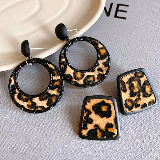 Silver Needle Artificial Leather Leopard Round Earrings
