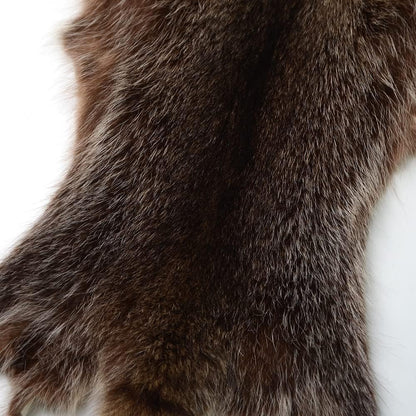 LAPOLAR 1pcs Pelts Natural Tanned American Raccoon Fur Hide Whole Skin Pelts with High Grade Professionally Taxidermy Crafts Sewing Leather for Coats, Hats, Clothing About L