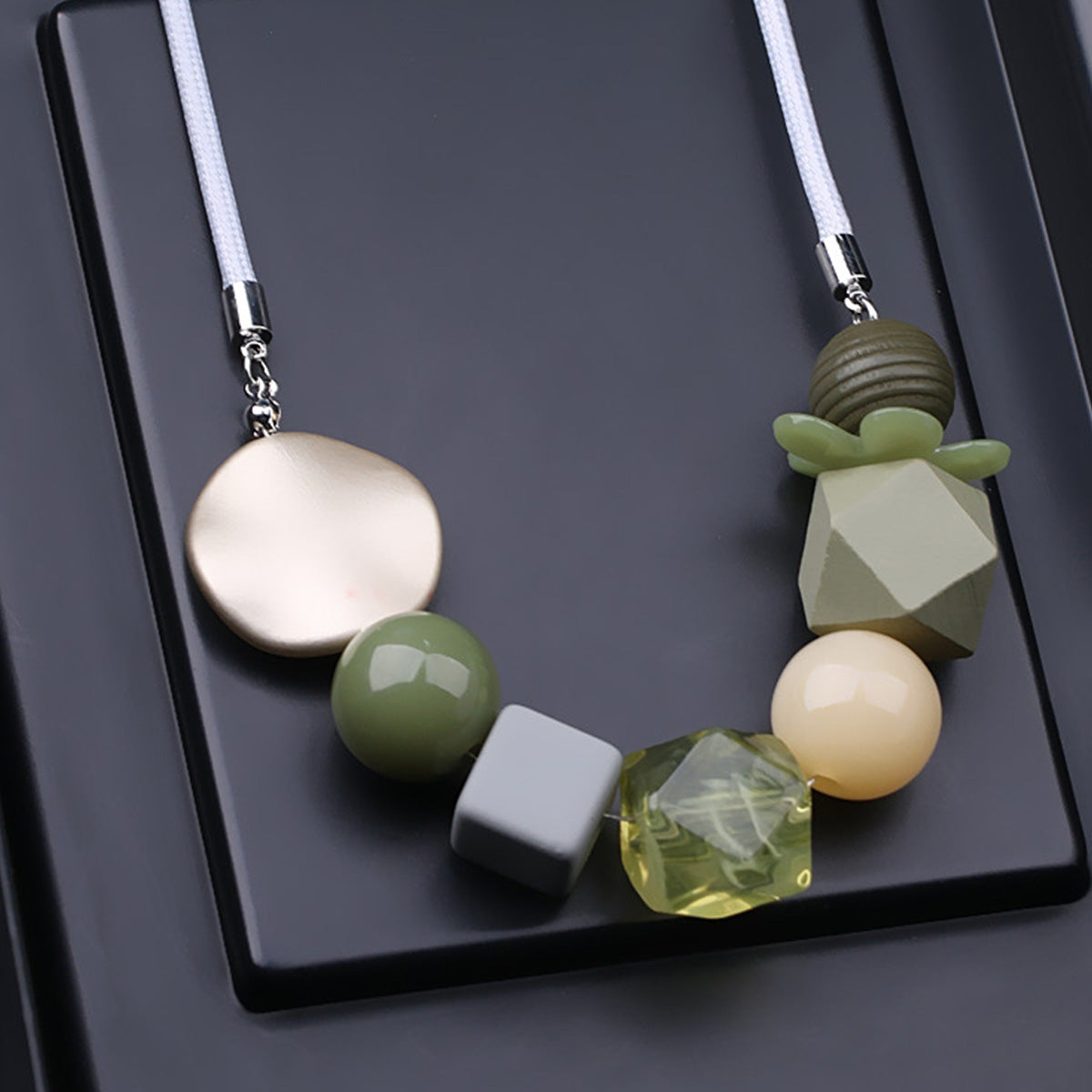 New Style Personality Temperament Small Skirt Shirt Necklace